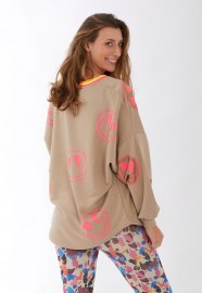 Miss-Goodlife-Heartface-allover-beige-revers-scaled