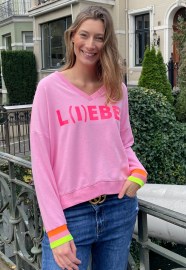 Miss-Goodlife-Liebe-V-Neck-rosa-front-scaled